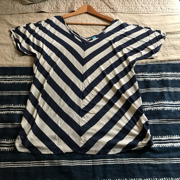 OLD NAVY Maternity Tee - Picture 5 of 6